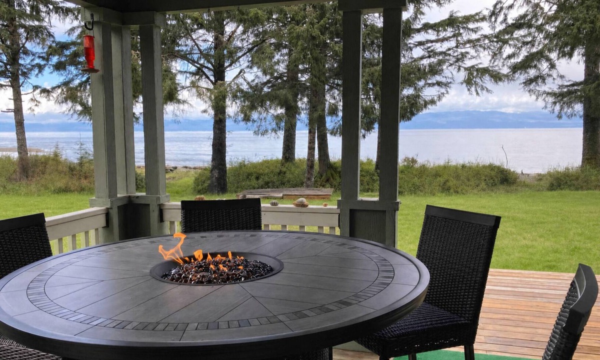 Sekiu Apartment | Beachfront House- The Sea Eagle