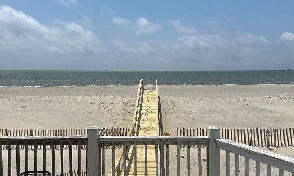 Audubon Place House | Beachfront over the waves! Exclusive Audubon neighborhood! – SeaSide