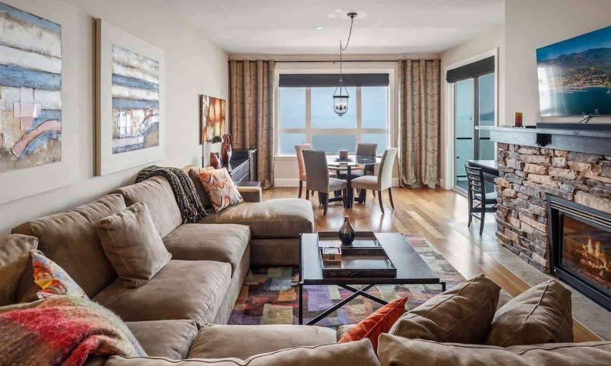 Sandpoint Condo | Beachfront Resort Escape Pool, Hot Tub Lake Views