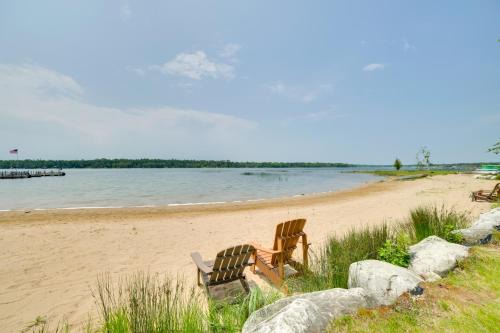 Cedarville House | Beachside Cabin w/Views on Les Cheneaux Islands