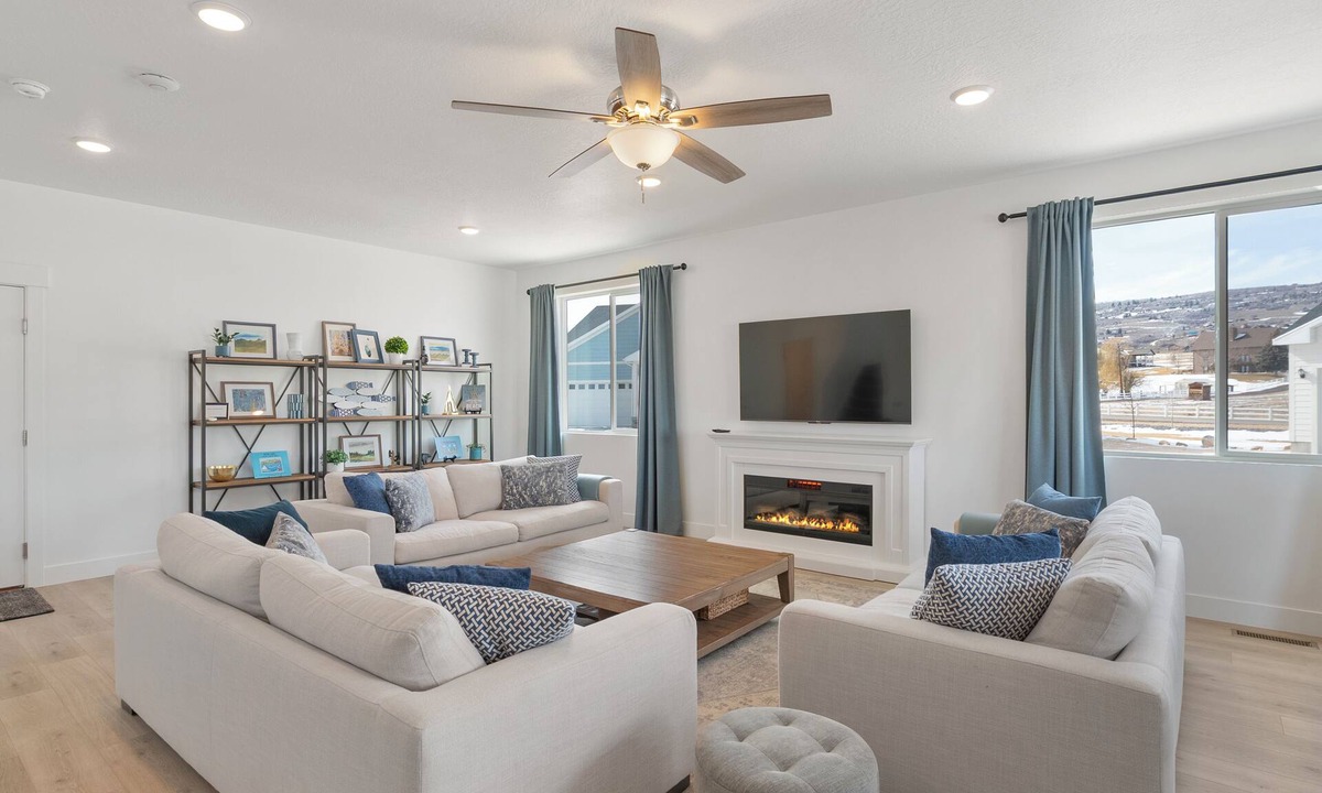 Sweetwater House | BeachVibe5 - Ideal Beach, 4BR, No cleaning fee & EV Plug