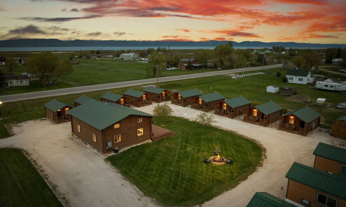 St. Charles Apartment | Bear Country Cabins: 11 Cabins, Hot Tub, Sleeps 50, & Pet Friendly!