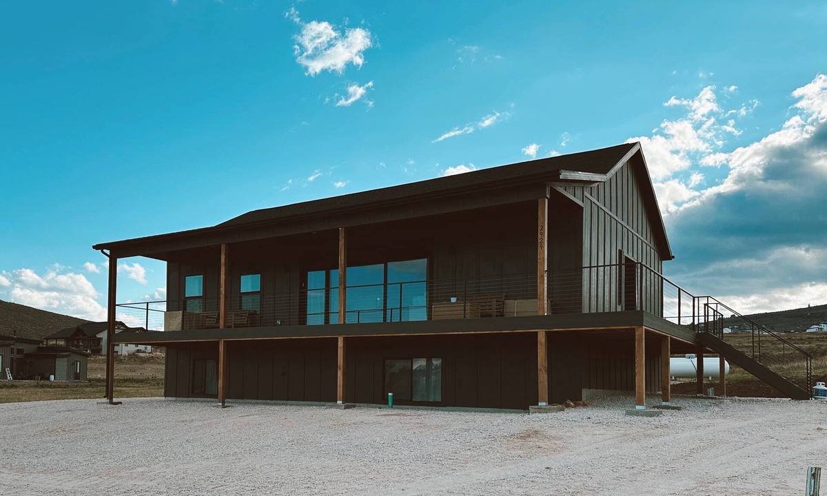 Sweetwater Cabin | Bear Lake Family Retreat -Arcades, Fire Pits, Ideal Beach Access, 2 min to Beach