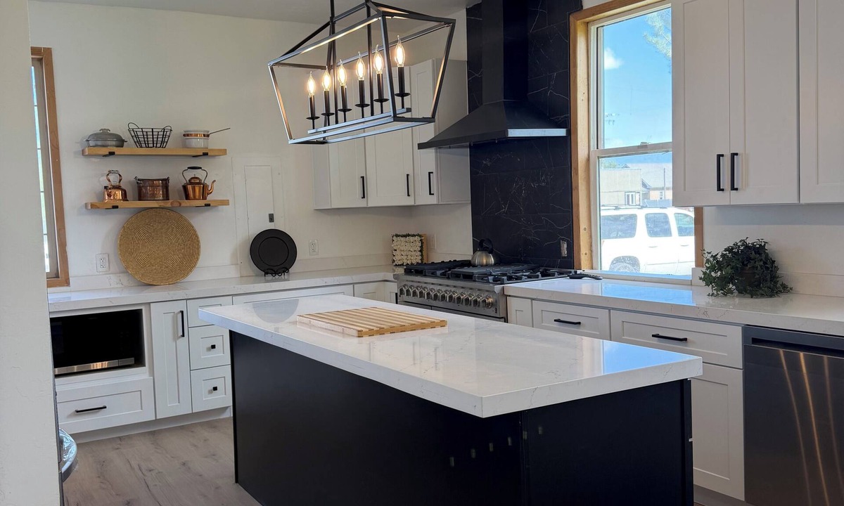 Paris House | Bear Lake Sleeps 39 Family Reunions, Group Gatherings, Corporate Retreats