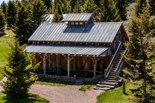Virginia City House | Bear's Den in Ennis, Montana