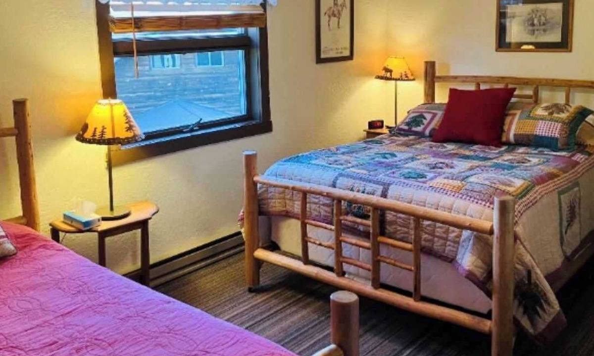 Wolf Creek Cabin | Beatiful, Cozy and Quaint Room