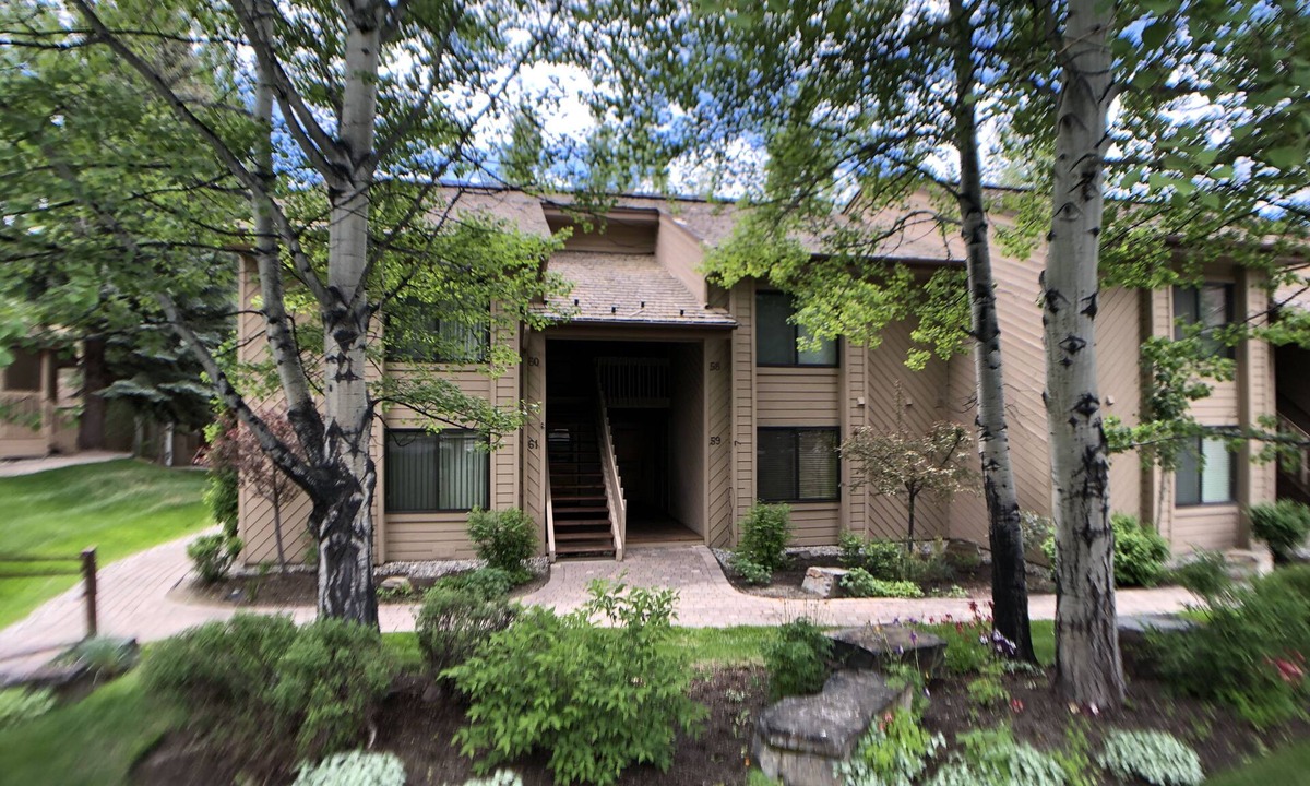 Elkhorn Village Condo | Beautiful 1 Bedroom Renovated Elkhorn Condo