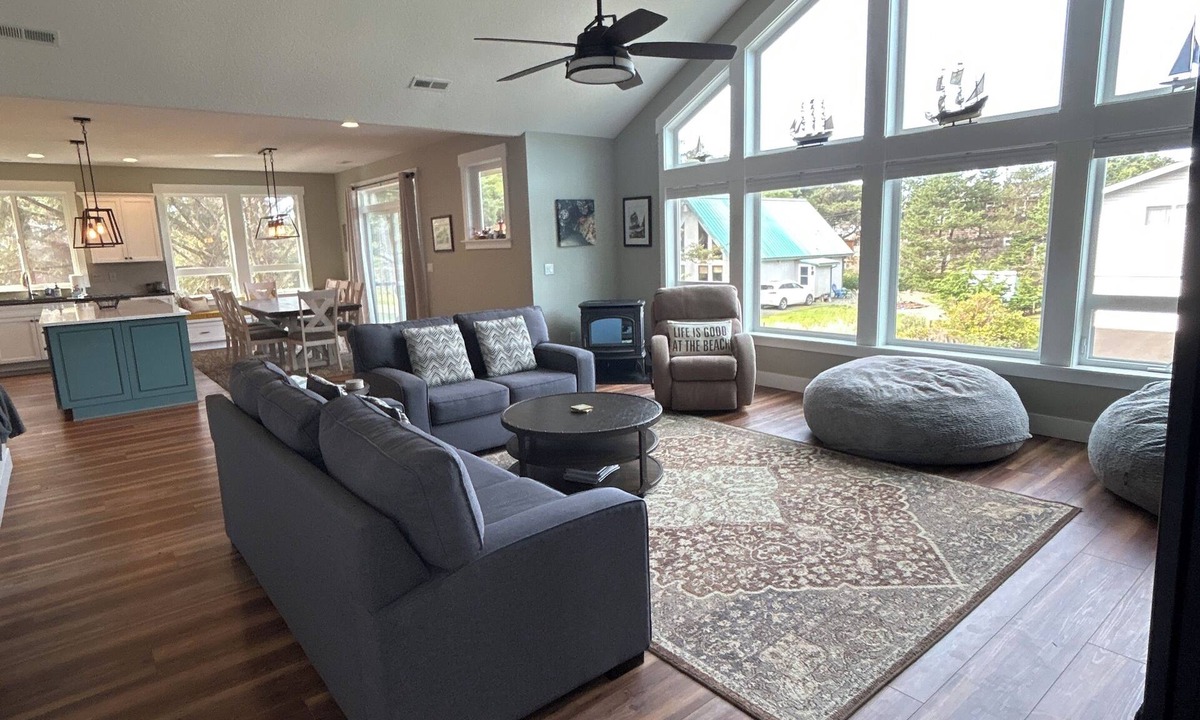 Rockaway Beach House | Beautiful 3 bedroom Nedonna beach home. Just one block from the beach
