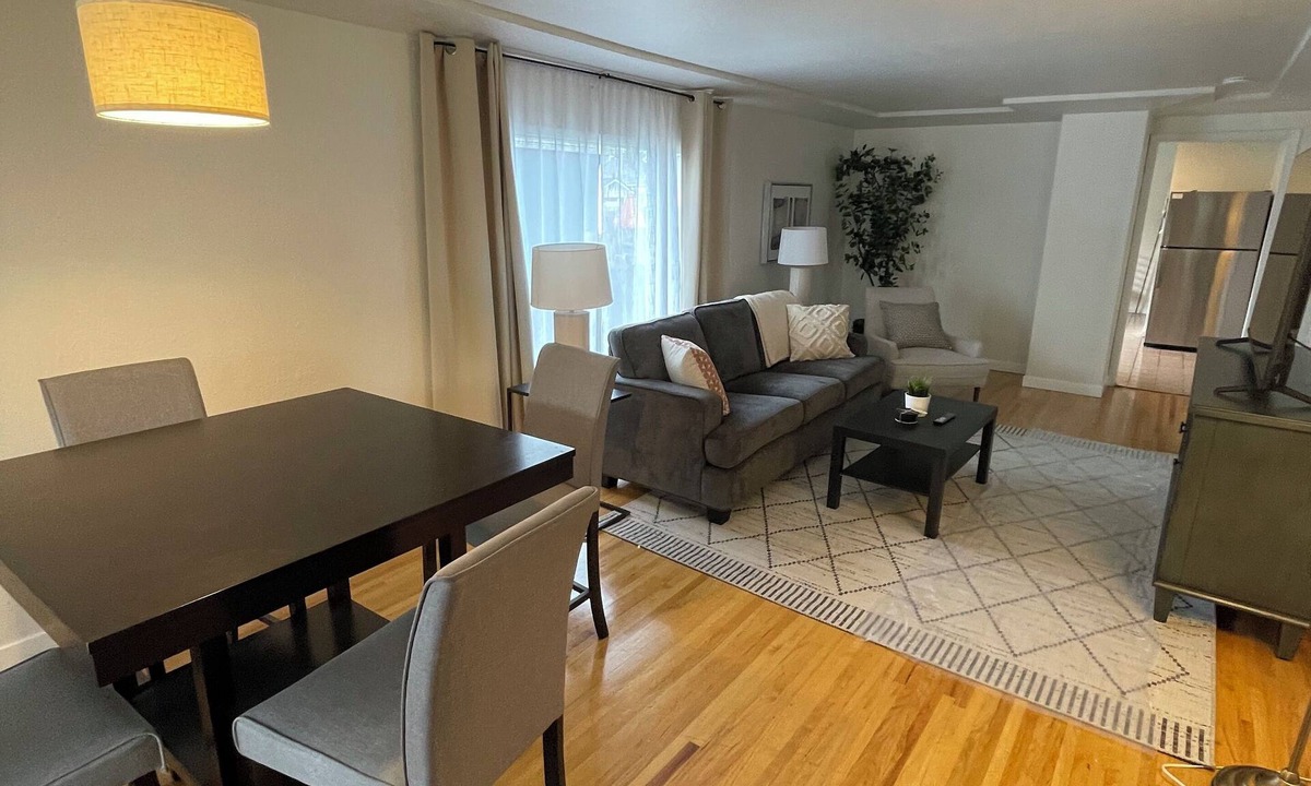 South Tacoma House | Beautiful 4-bedroom house with AC in Tacoma