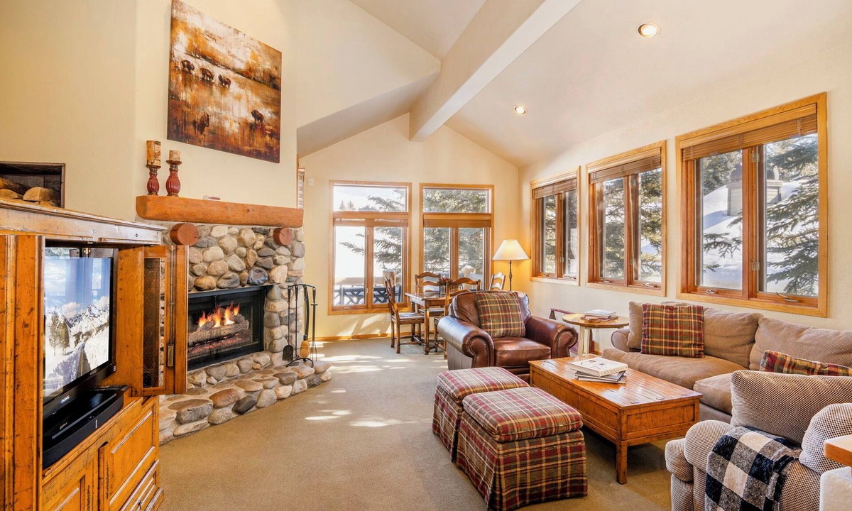 Elkhorn Village Condo | Beautiful 4 Bedroom condo on golf course in Sun Valley