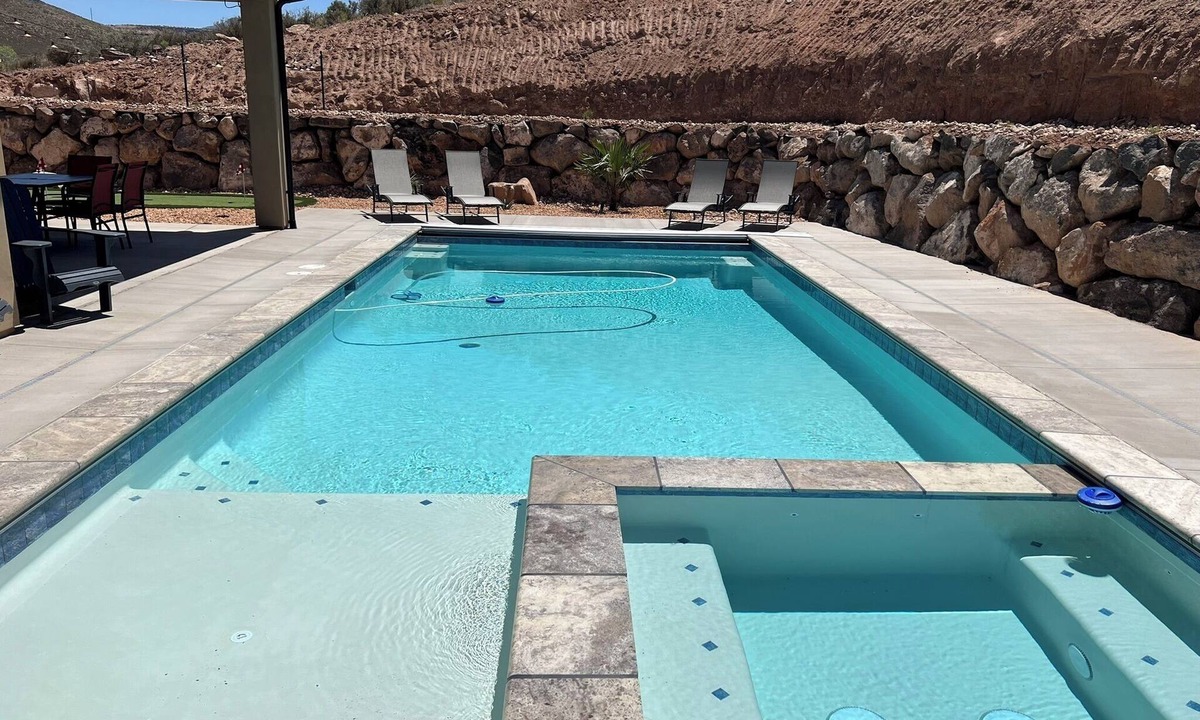 Virgin House | Beautiful 5 bd/6 bath - Zion's Edge, Kolob Canyon, Private Pool, Hot Tub, Views!