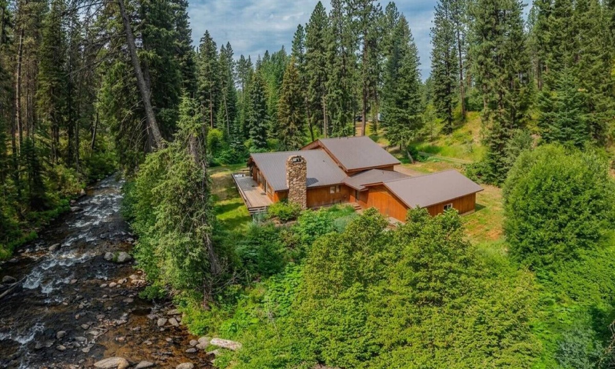 New Meadows House | Beautiful 5 Bedroom 4 Bath Home with Hot Tub