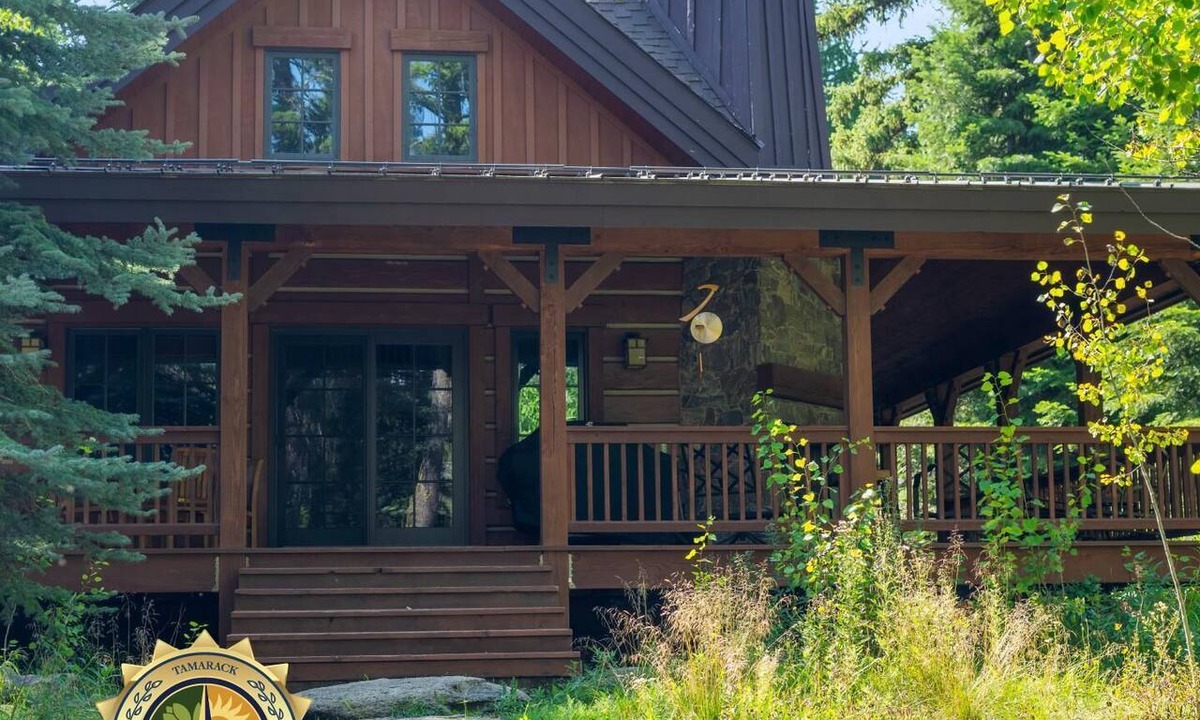 Tamarack Ski Chalet | Beautiful Chalet|Private Hot Tub, Wood Fireplace