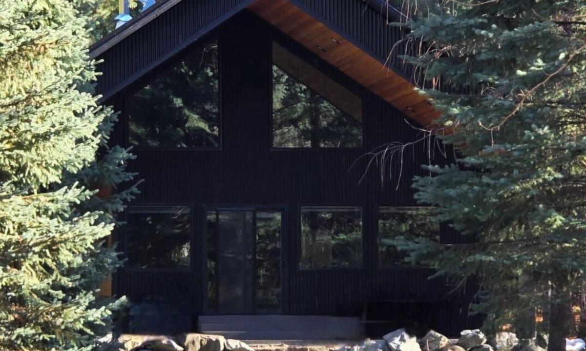 Kellogg Cabin | Beautiful Coeur d'Alene River Waterfront Cabin