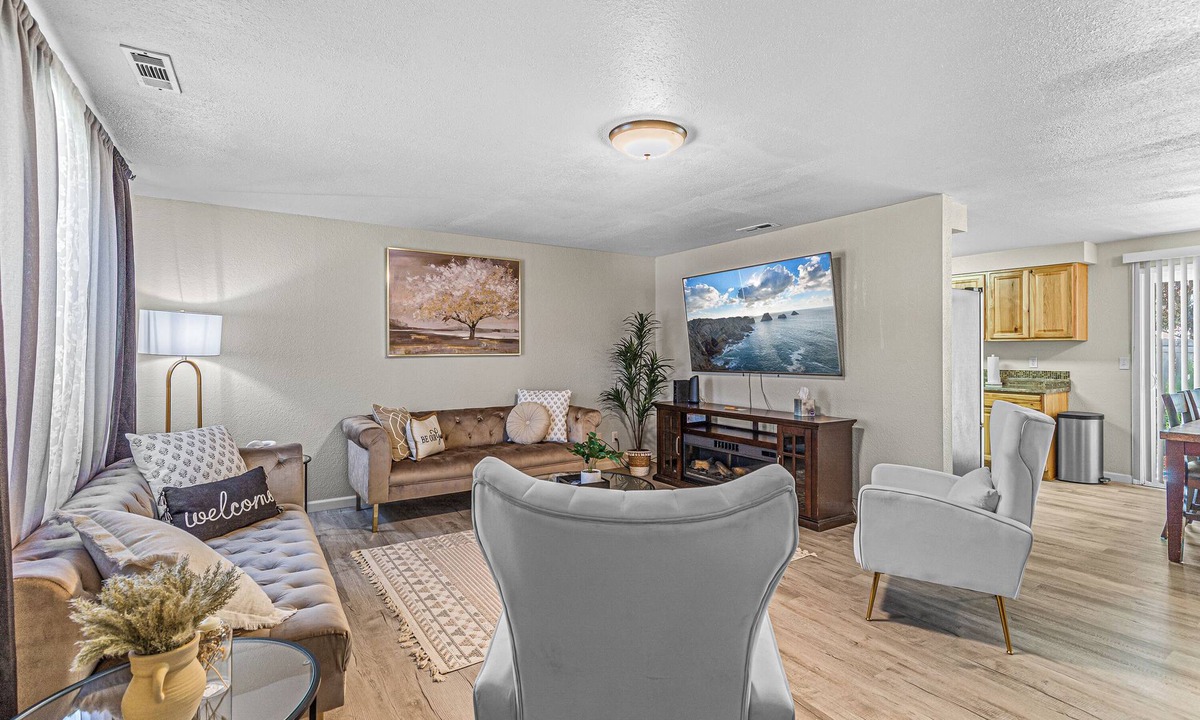 Central Point House | Beautiful & Comfortable Home in Central Point