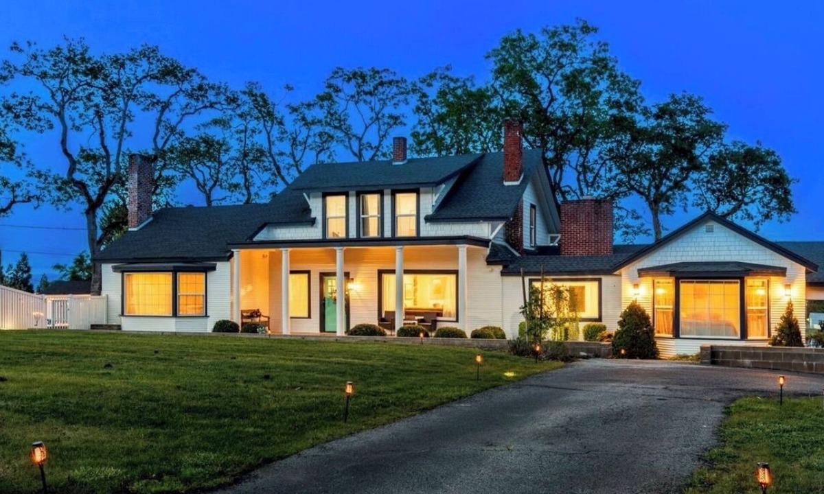 Central Point House | Beautiful Country Home located outside of Jacksonville with pool!