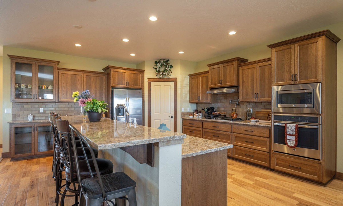 Rathdrum House | Beautiful Farm House with Hot Tub, Game Room and More!