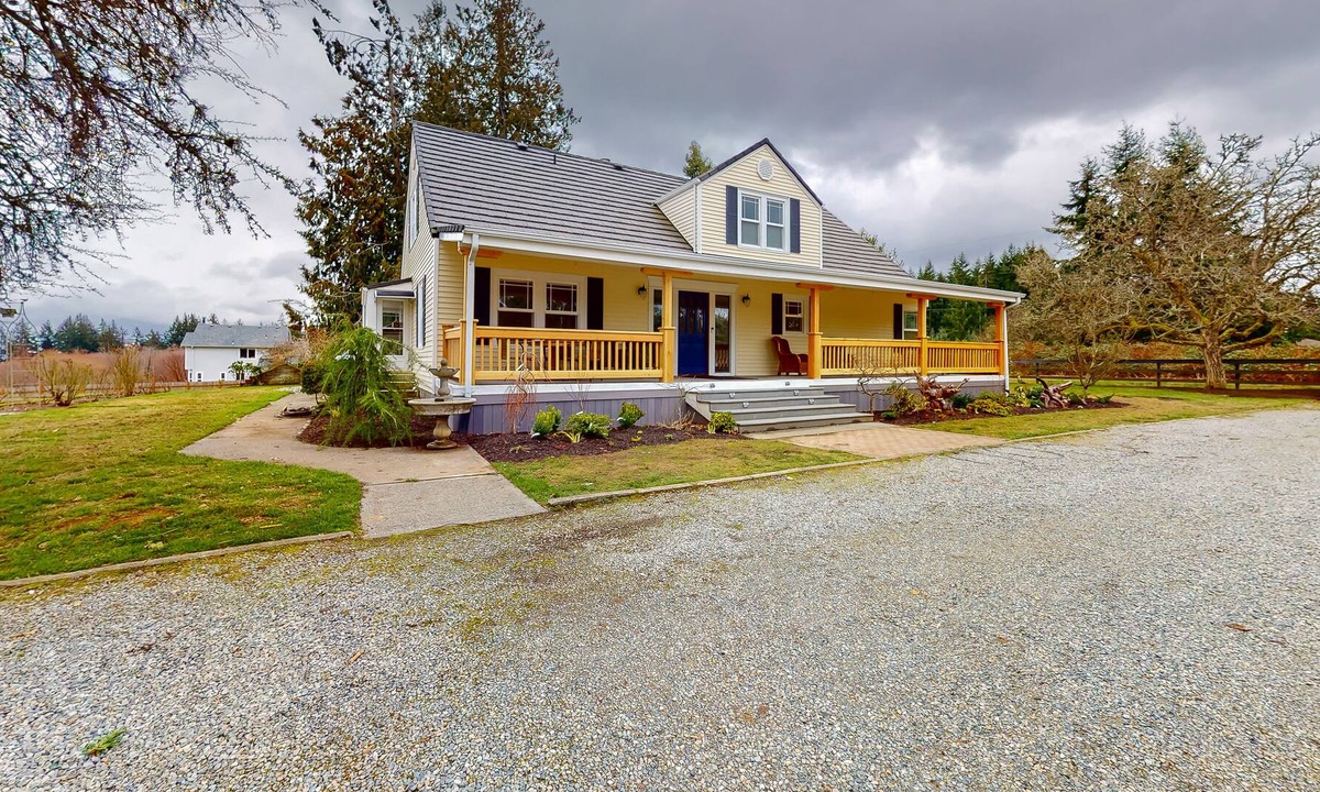 Clinton House | Beautiful farmhouse with private hot tub, pastoral views, gas fireplace, & porch