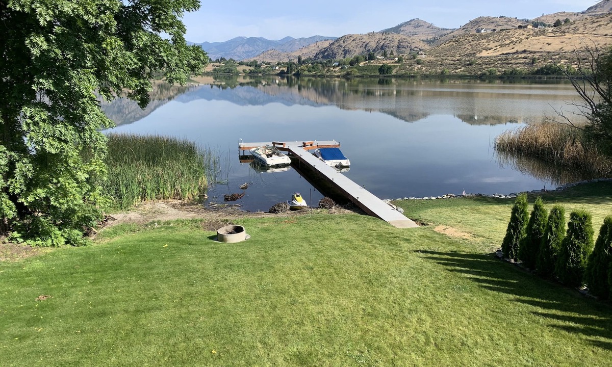 Manson House | Beautiful home on the lake! Enjoy Roses Lake in Manson, minutes from Lk Chelan!