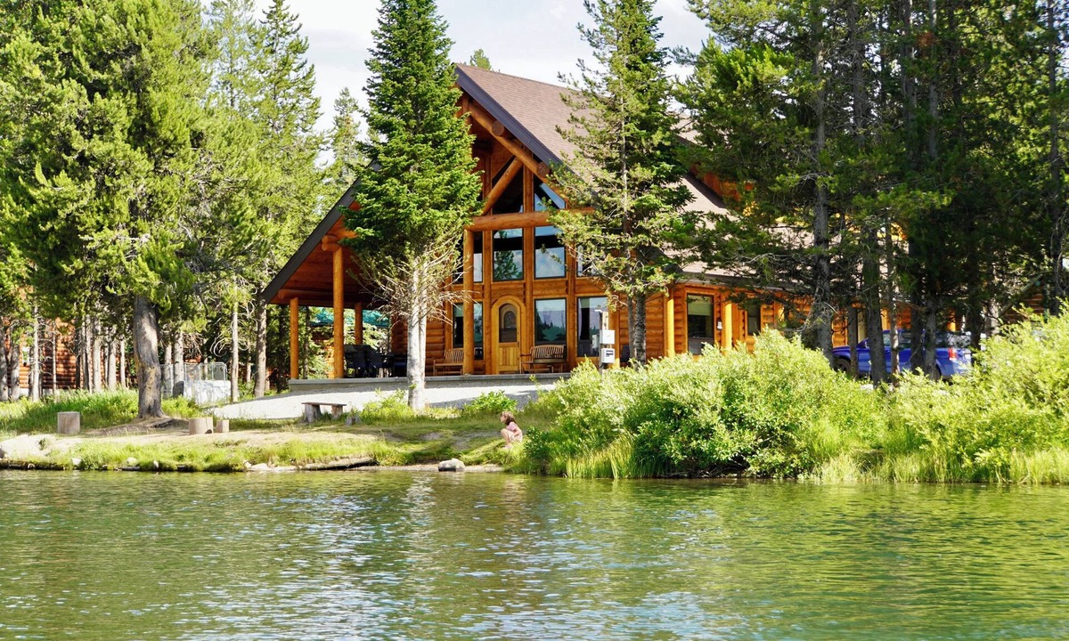 Island Park Cabin | Beautiful log home on river with Mountain View, 25 miles from Yellowstone