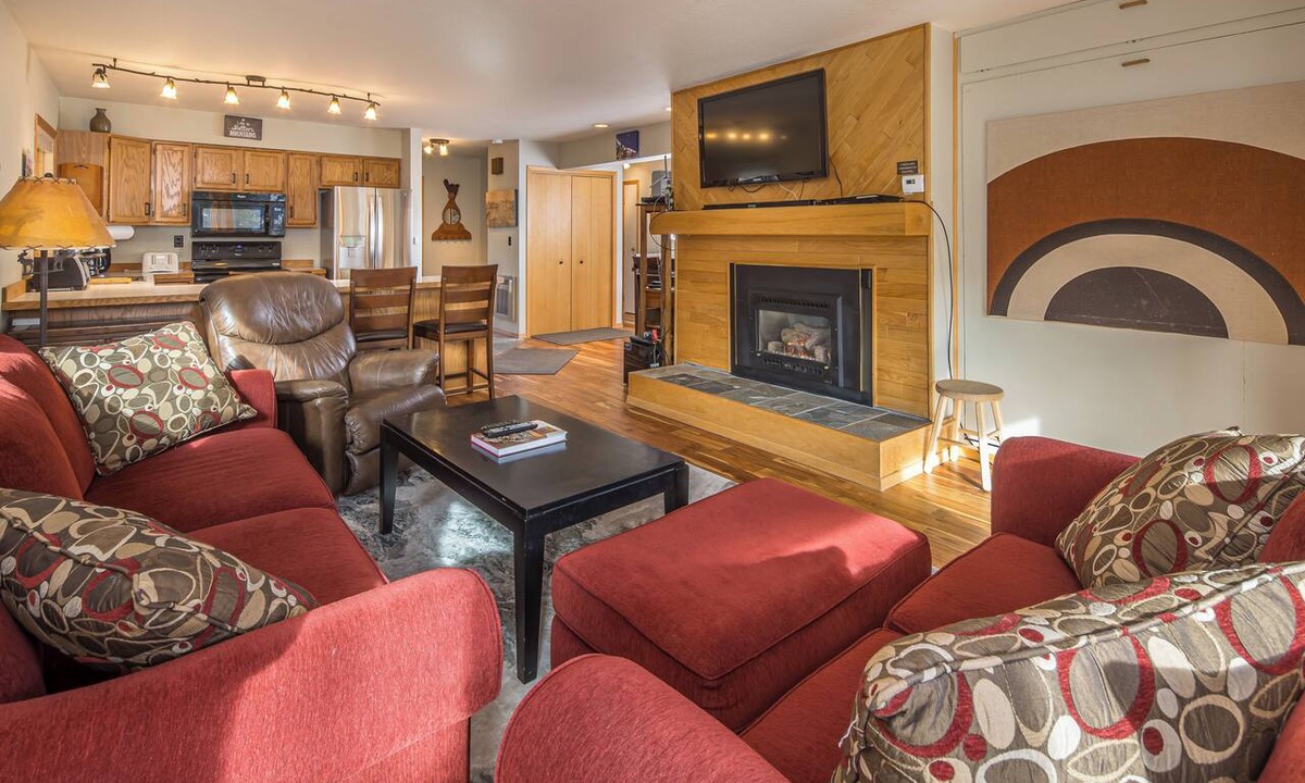 Big Sky Condo | Beautiful Mountain Views, walking distance to Big Sky Resort!
