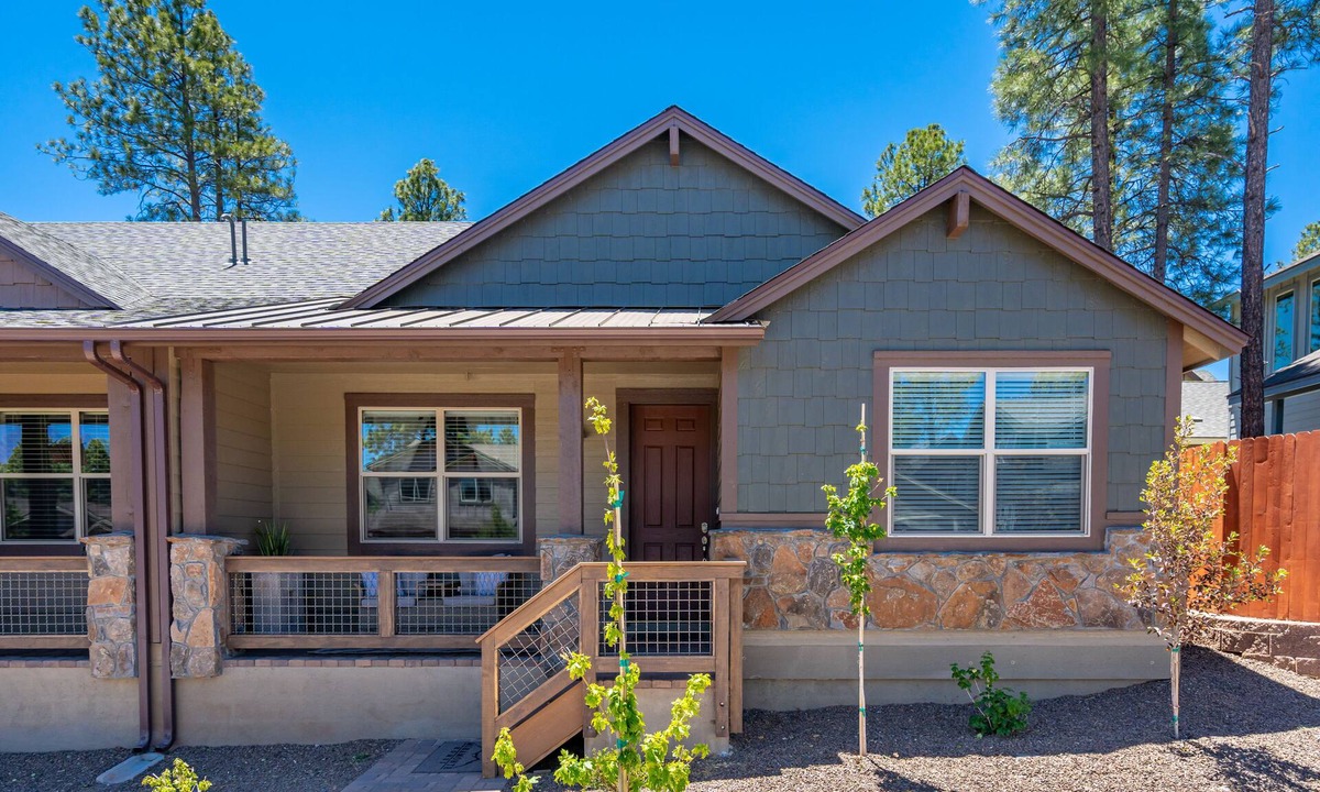 Flagstaff House | Beautiful New Townhome nestled in the Pines!