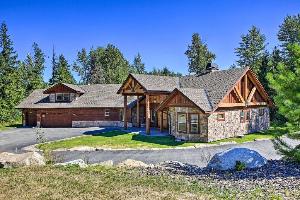 Priest River House | Beautiful Priest Lake Home on Golf Course!