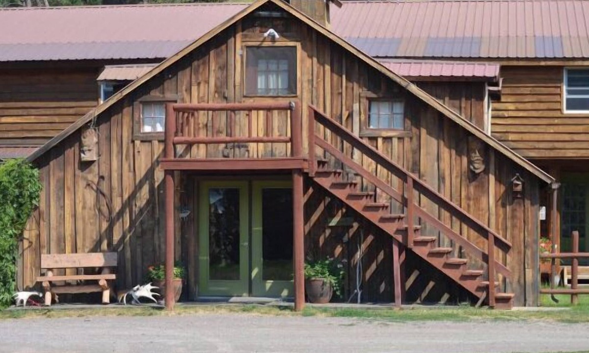 Wolf Creek Cabin | Beautiful, Quaint, and Cozy Rooms.