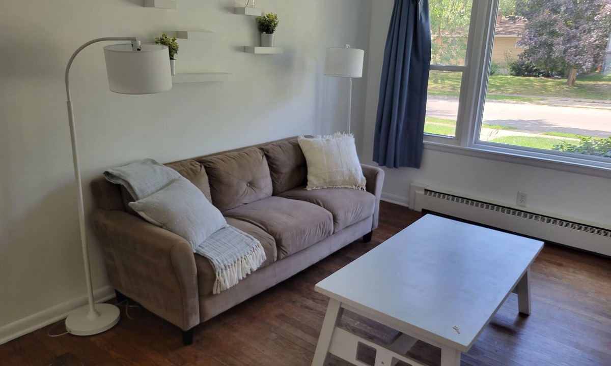 Monona Apartment | Beautiful, Recently-Updated Madison Apartment