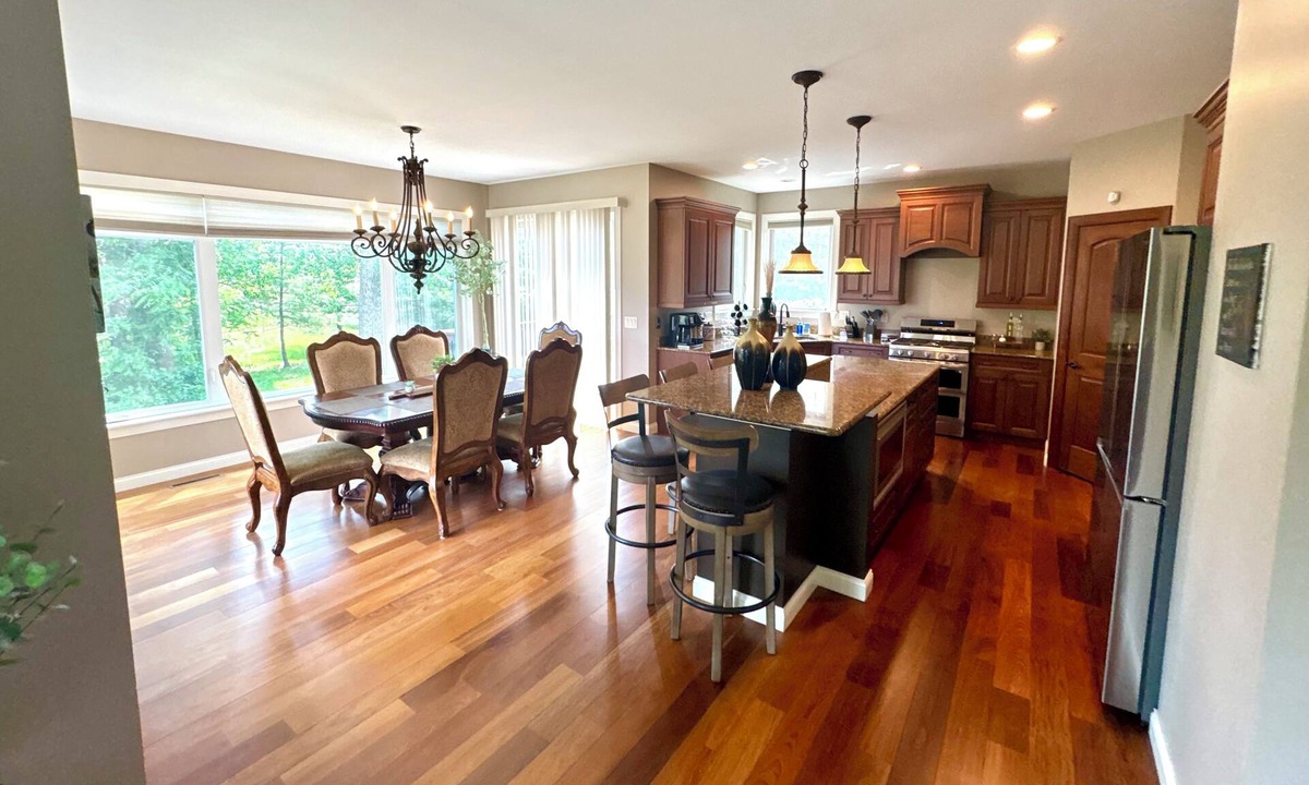 Cedar Rapids House | Beautiful & Spacious 6-bedroom house with Entertainment