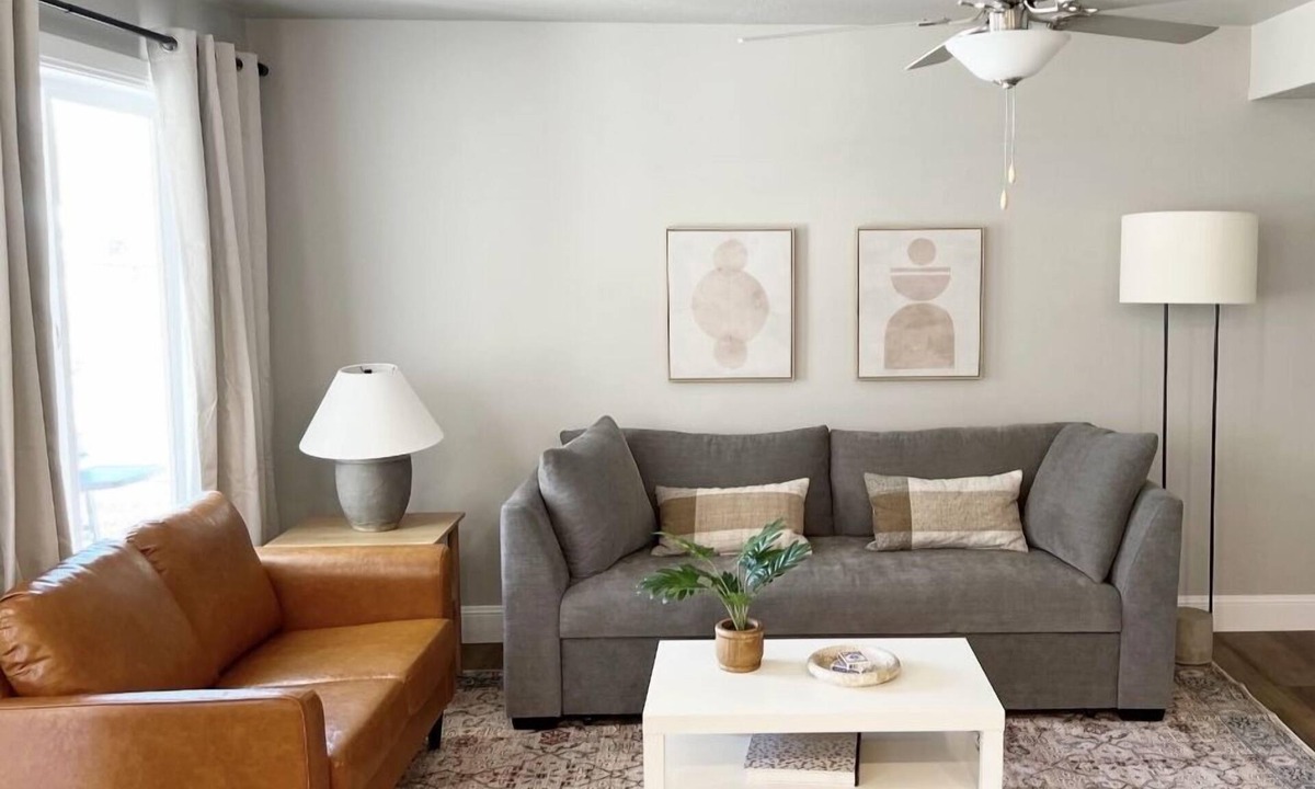 Garden City House | Beautiful Townhouse Retreat walking distance to shakes!