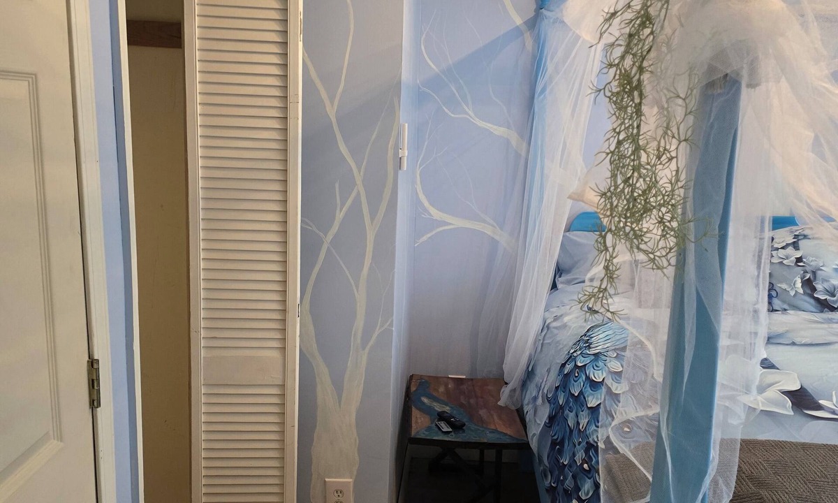 Austral Bed & Breakfast | Beautiful Tree Top themed room