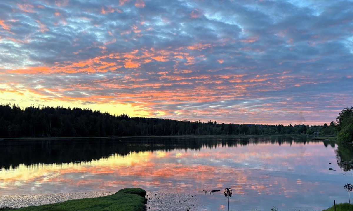 Burley House | Beautiful Waterfront Guesthouse in Gig Harbor. Amazing Sunsets!