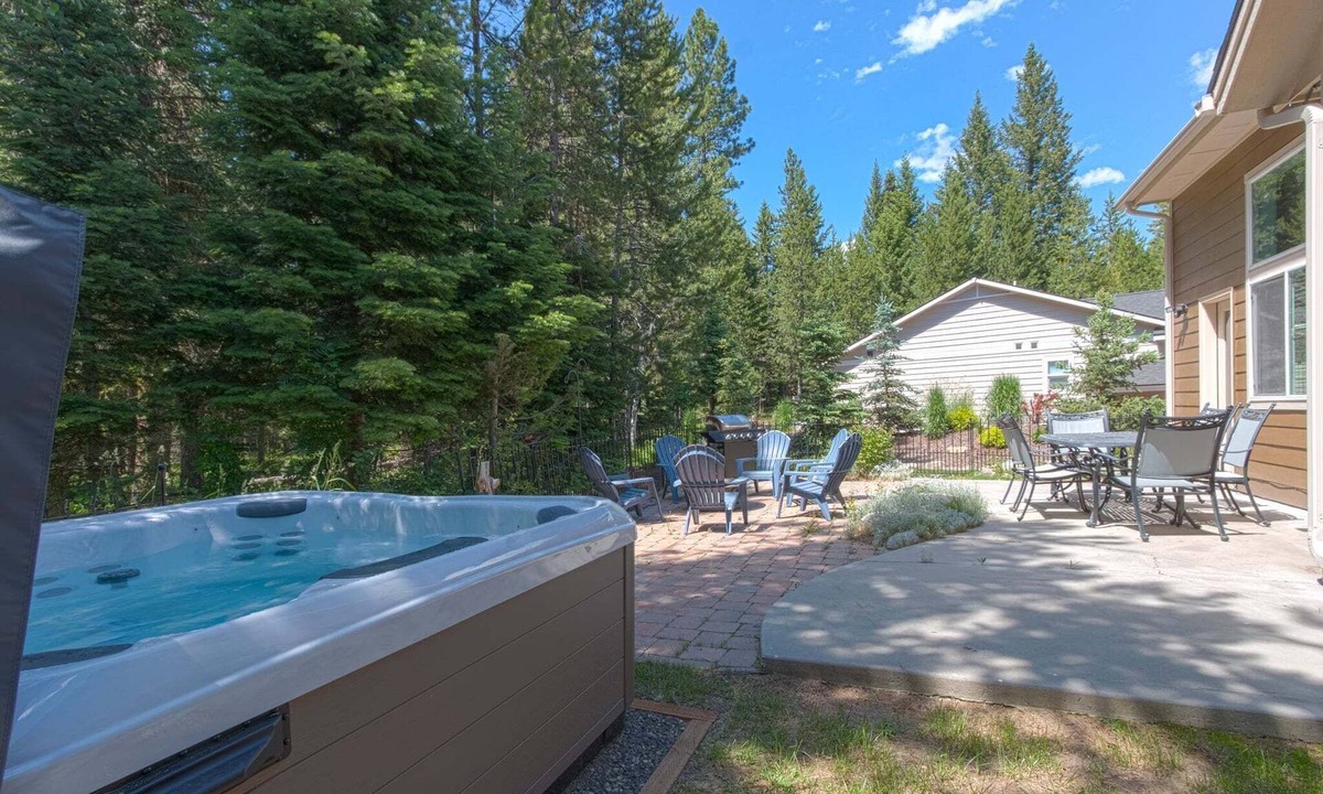 McCall House | Beautifully furnished home w/private hot tub, shuffle board and fooze bal