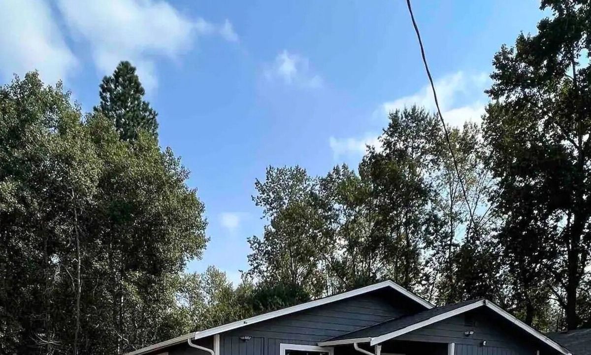Eastside House | Beautifully remodeled 3 bed 2 bath fully fenced home