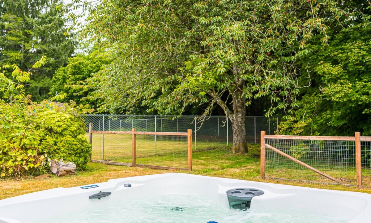 Beaver House | Beaver Pines: Central Hiking Base w/Hot tub.