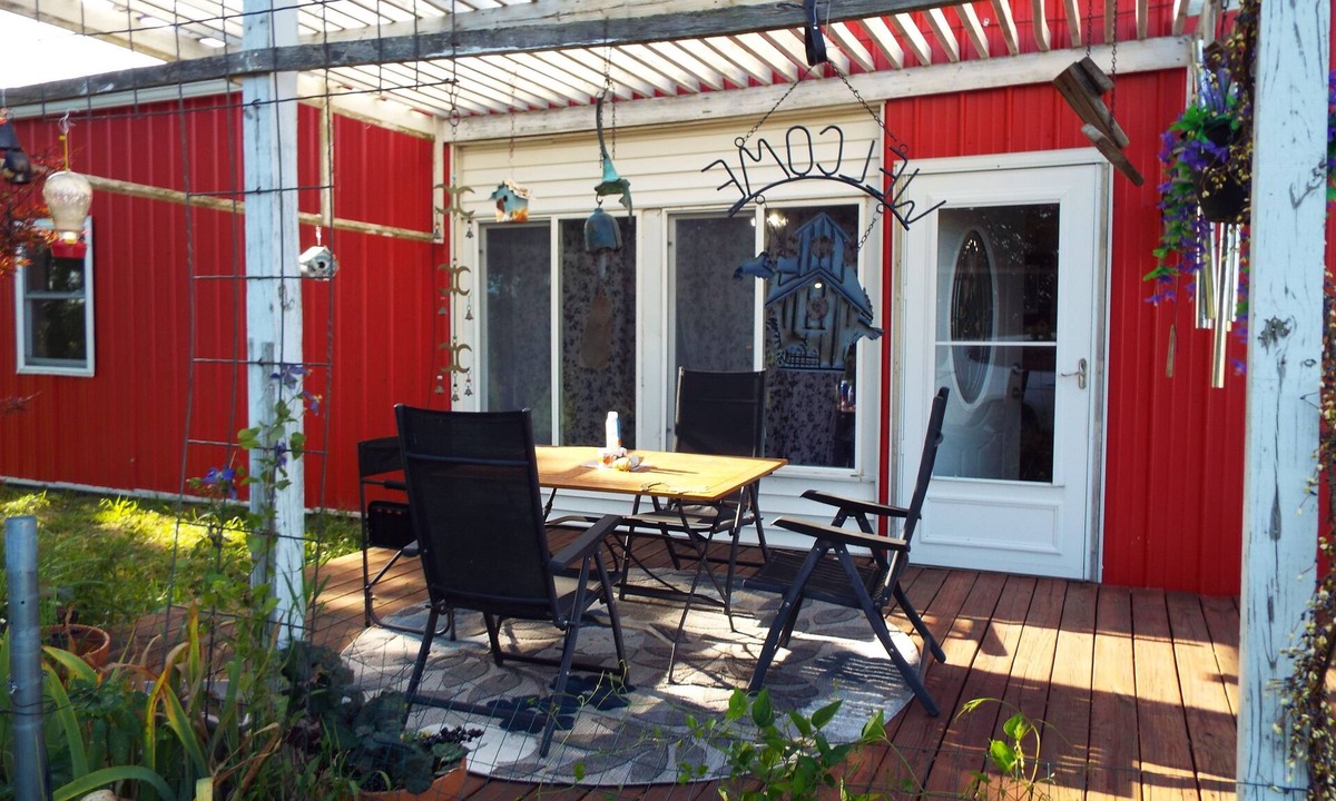 Bedford Cottage | Bedford, IA 2BR Country Cottage in the Tranquility of SW Iowa, near IA/MO line.
