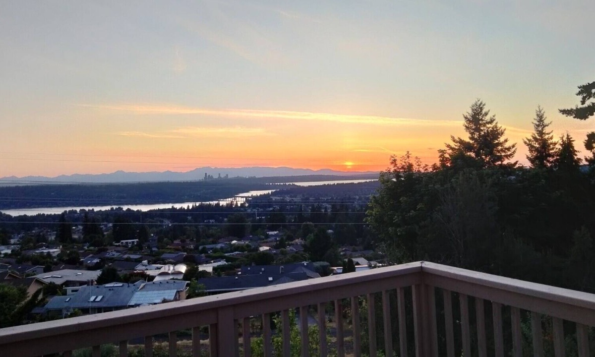 Somerset House | Bellevue Somerset Luxury House 5b/3.5b + Super View, but Still very Affordable!