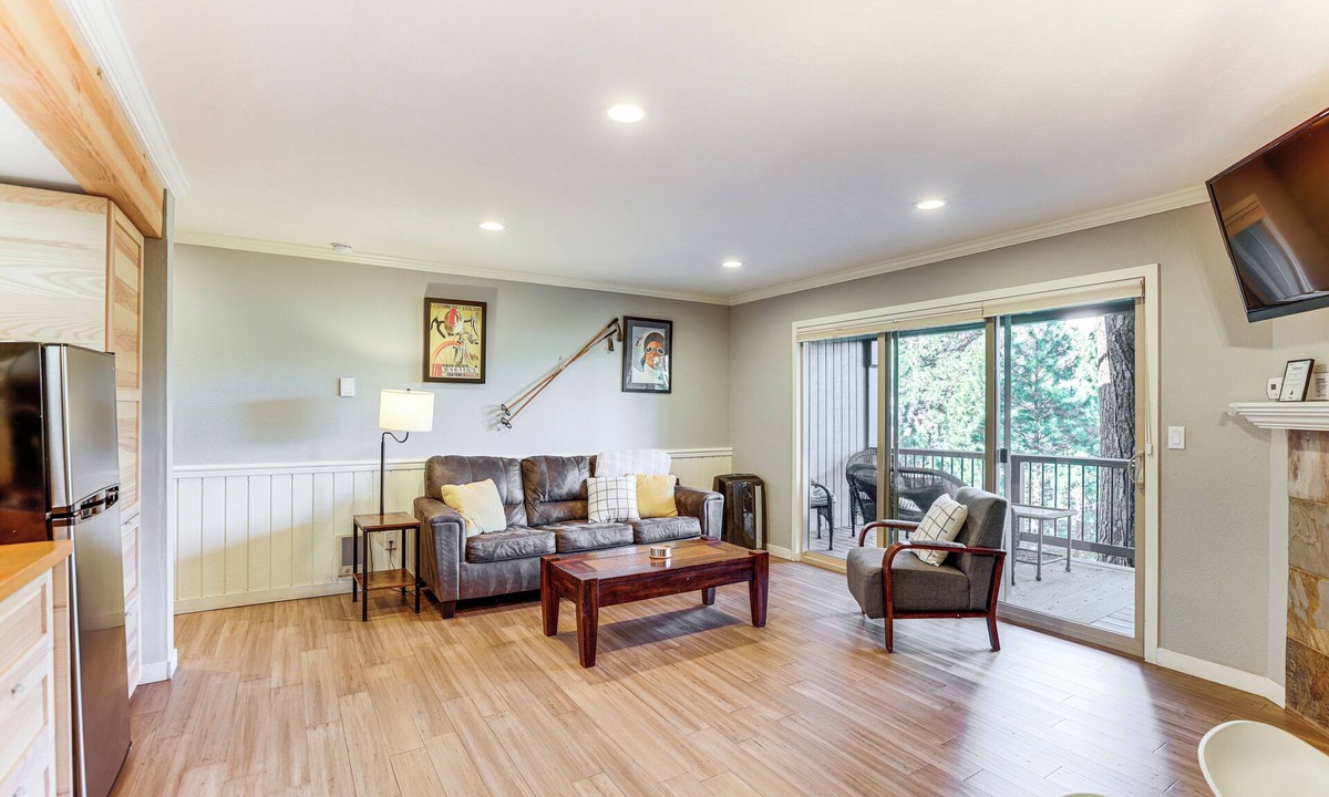 Century West Apartment | Bend Basecamp! Condo w/Pool Near Deschutes River