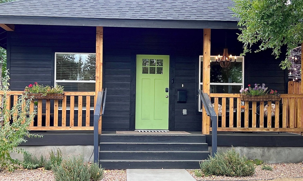 Bend House | Bend's Darling Bungalow - Walk to Old Downtown & River + Fire Pit