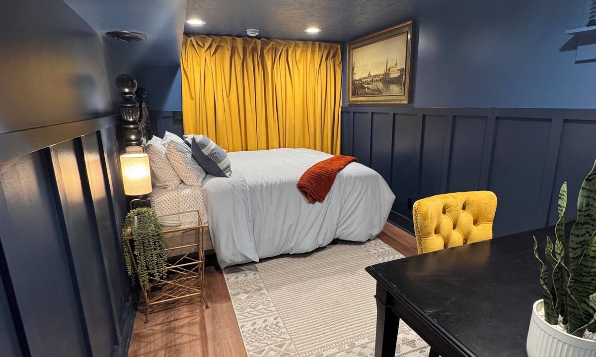 Benson Apartment | Benson Bunny Blue Hole