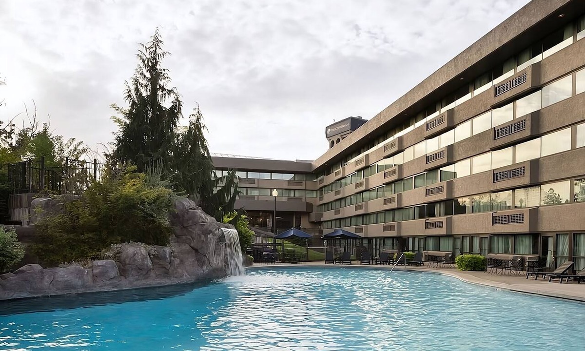 Riverside Hotel | Better Choice for your Vacation! Pets Allowed, Near Mobius Children's Museum