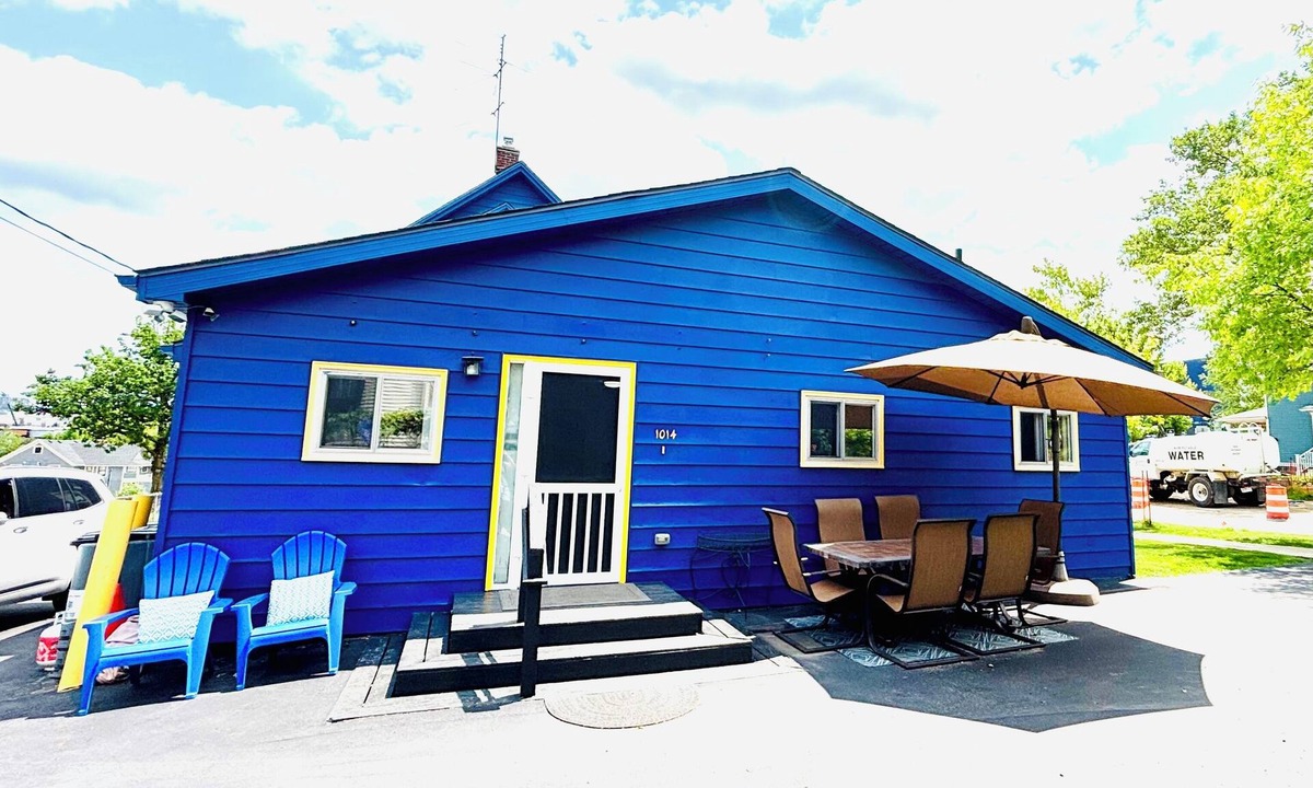 Old West Side House | Big Blue Backside, 5 bedroom upscale living across from UM Stadium & Crisler