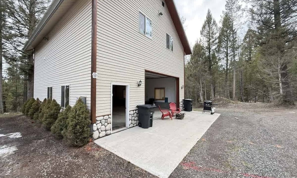 Island Park Apartment | Big Garage | Yellowstone NP | BBQ | Quiet Woodsy Area