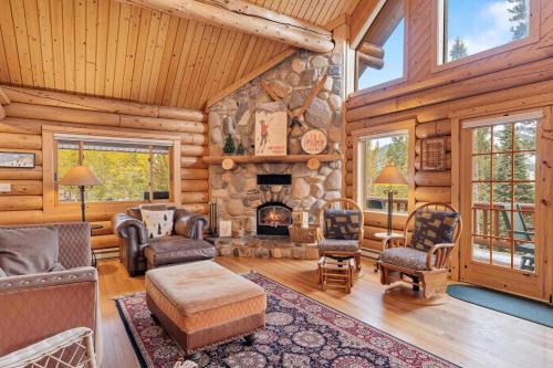 Big Sky House | Big Sky Cozy Cabin Lone Peak Views Hot Tub