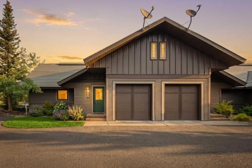 Big Horn House | Big Sky Escape Walk to Slopes + Mountain Views