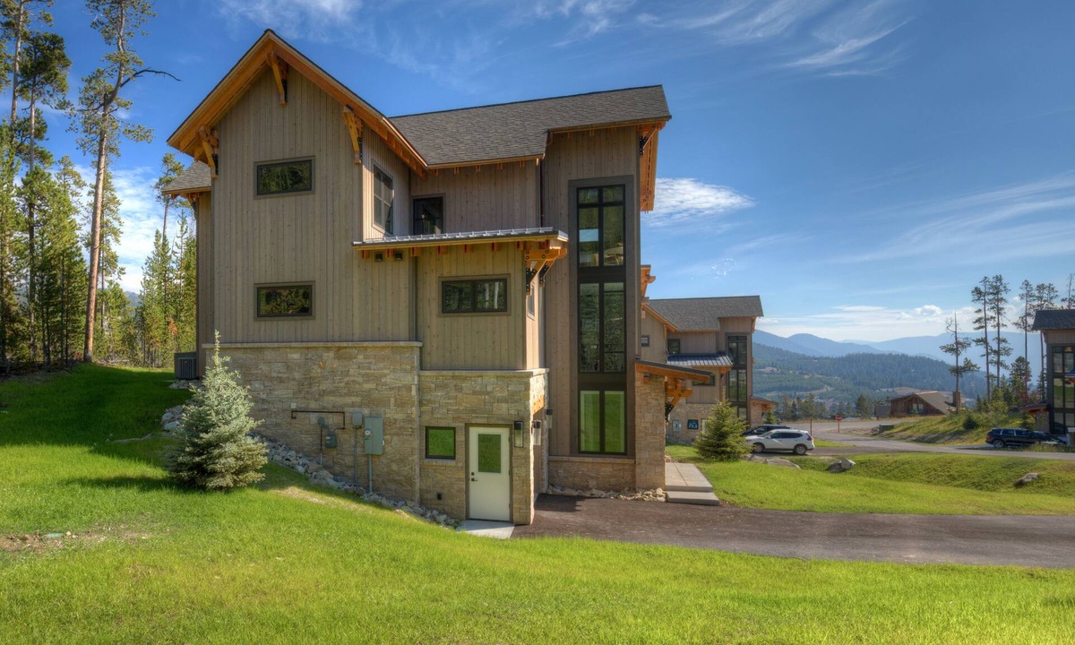 Powder Ridge Ski Chalet | Big Sky Vacation Rentals: Homestead 6 Claim Jumper