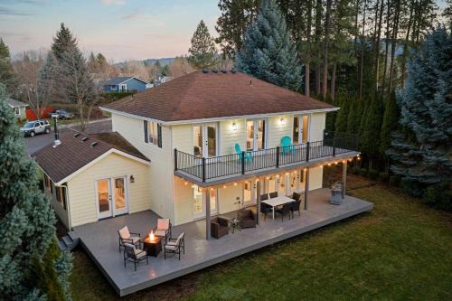 Post Falls House | Black Bay Getaway Private Bay Access