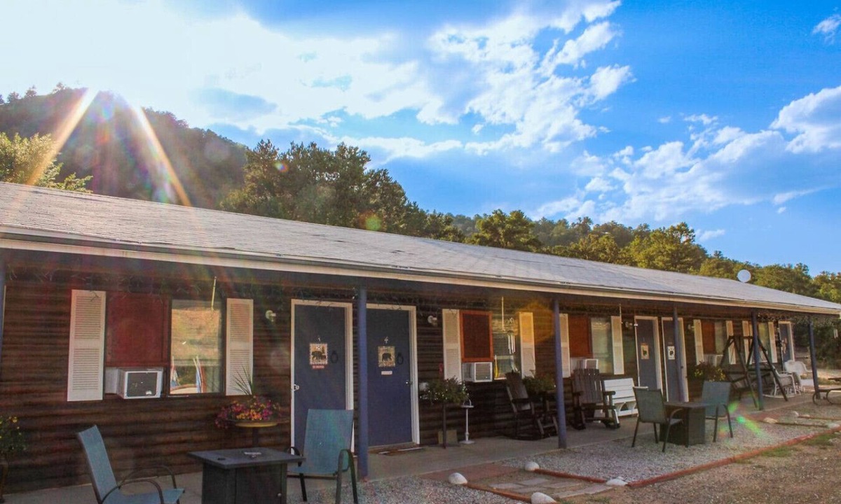 Howard Bed & Breakfast | Black Bear Lodge 7