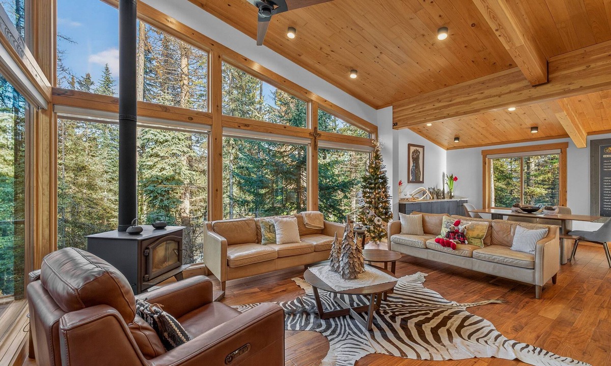 Tamarack Resort House | Black Diamond Chalet - private mountain luxury w/hot tub, 5 min to Tamarack, 2 min to Lake